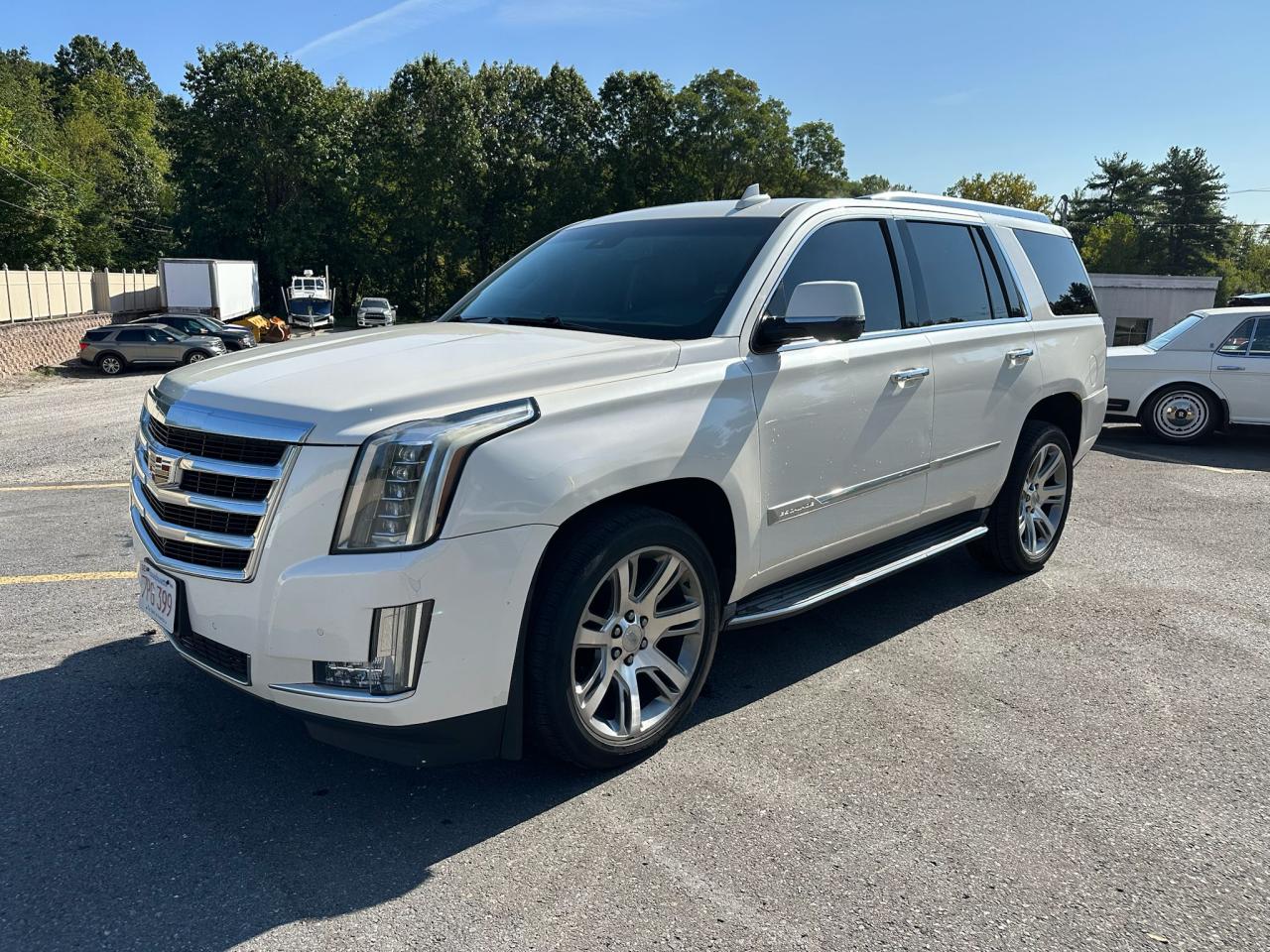 CADILLAC ESCALADE LUXURY