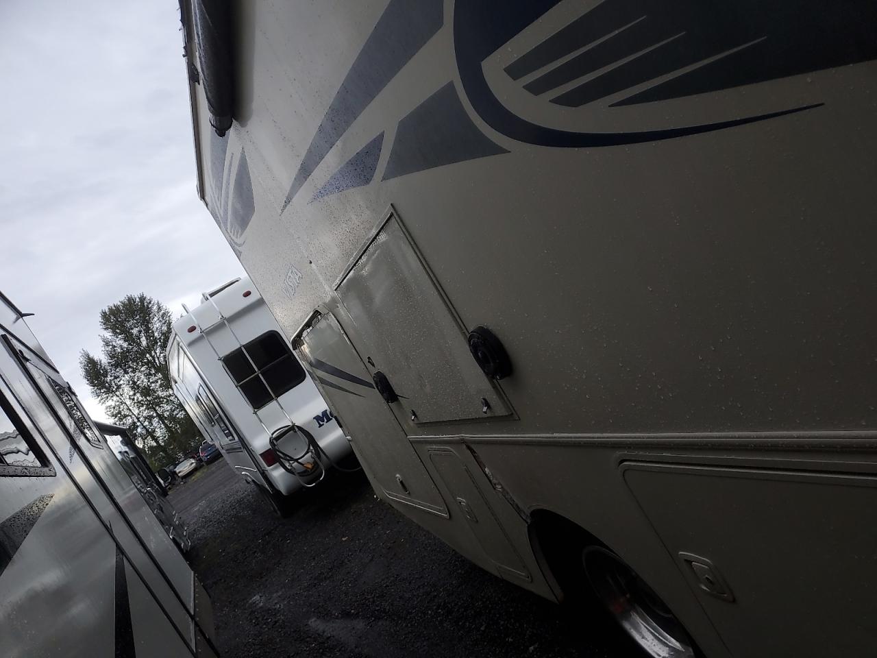 Lot #3296965826 2017 WINNEBAGO VISTA