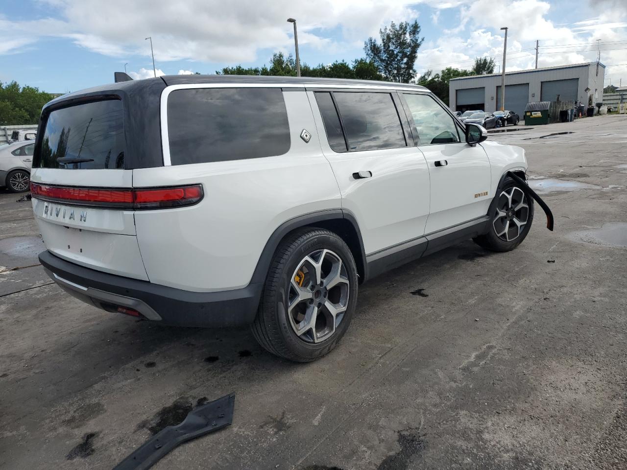 RIVIAN R1S ADVENTURE