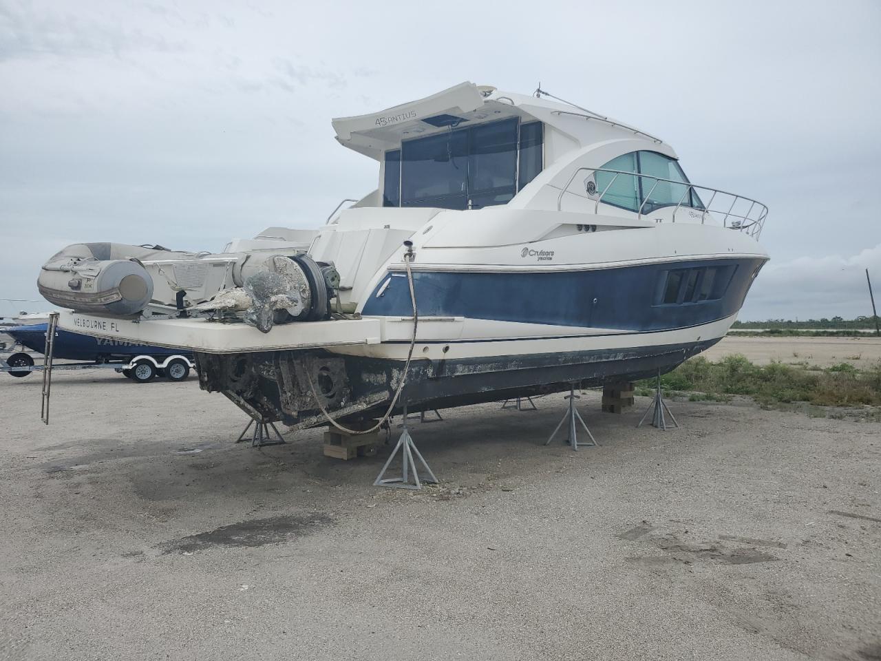 Lot #3240865835 2014 CRUISERS YACHTS SHADOW CRUISER