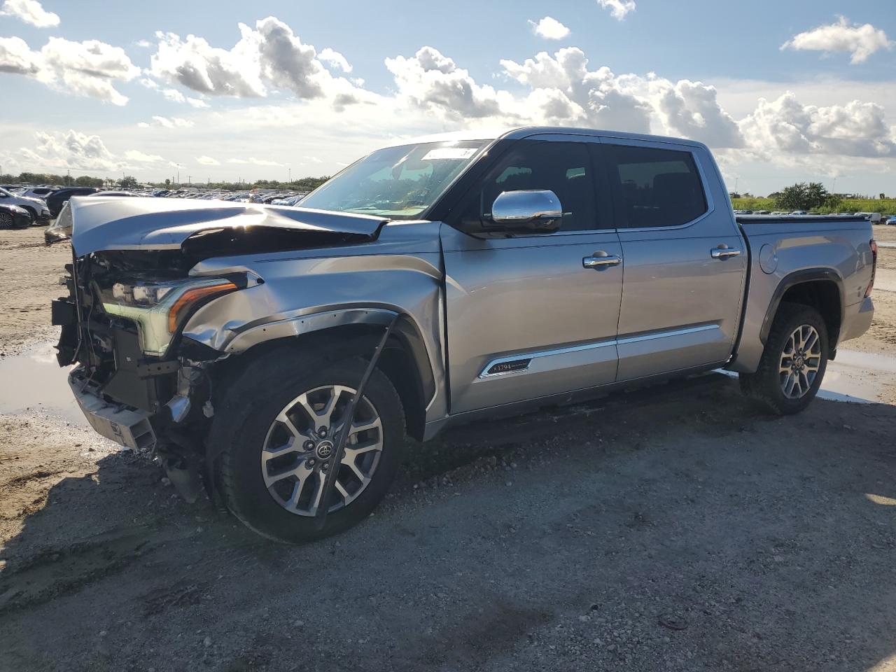 TOYOTA TUNDRA CREWMAX PLATINUM