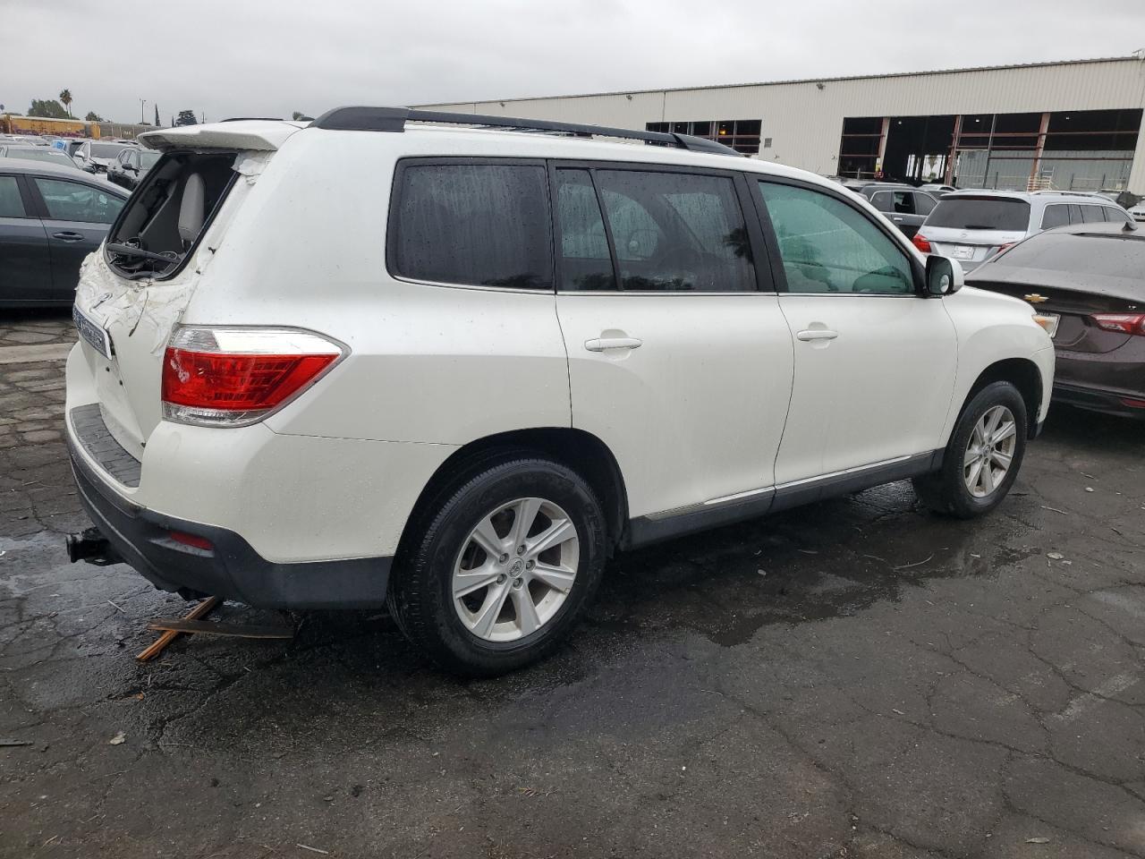 TOYOTA HIGHLANDER BASE