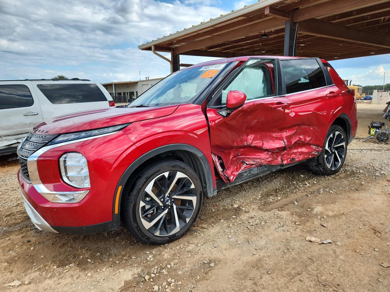 MITSUBISHI OUTLANDER SE