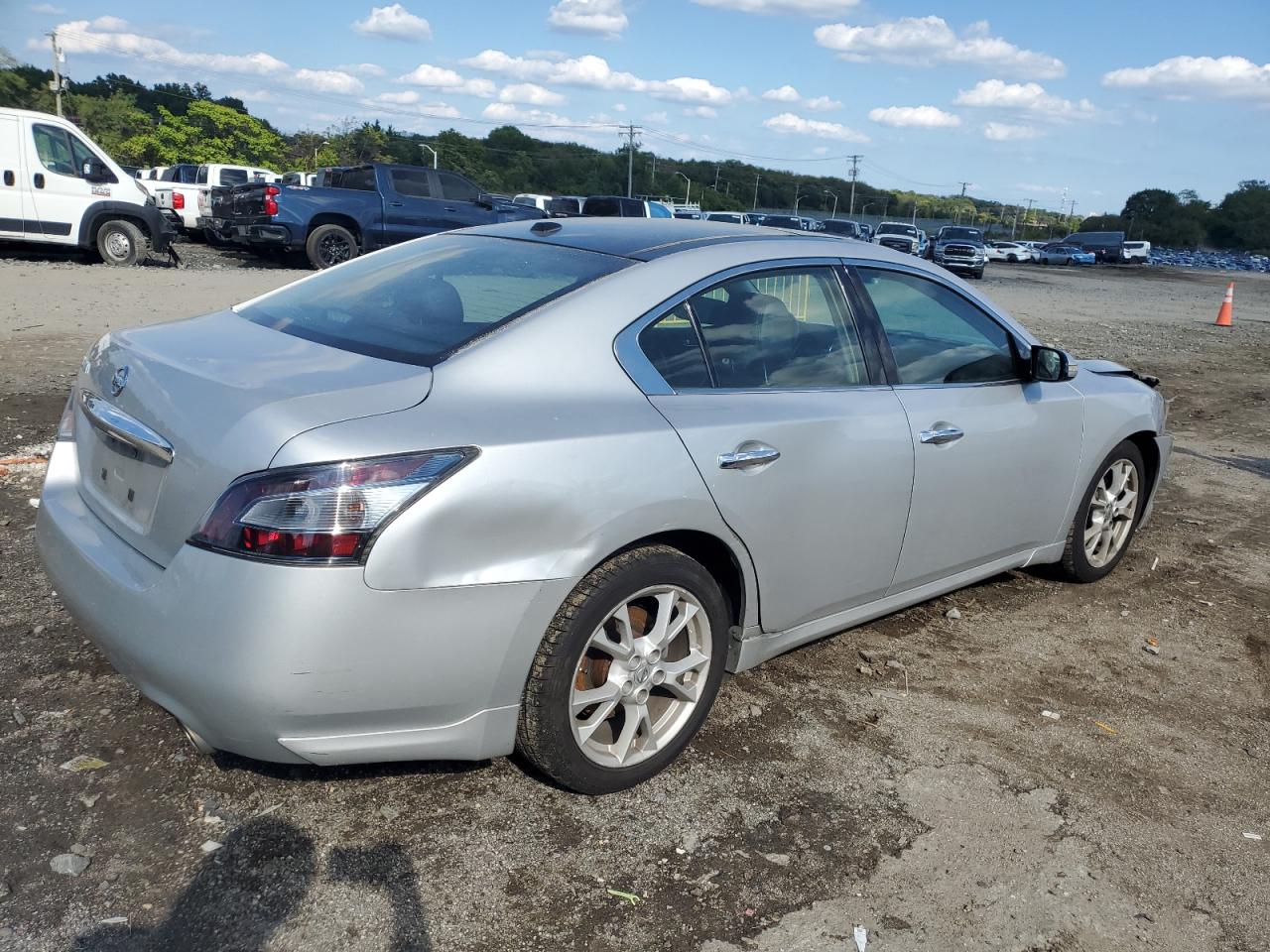 NISSAN MAXIMA S