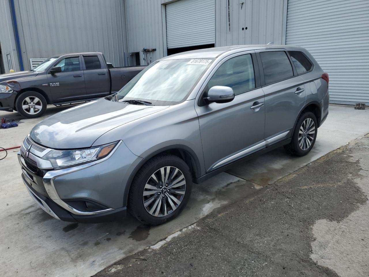 MITSUBISHI OUTLANDER SE