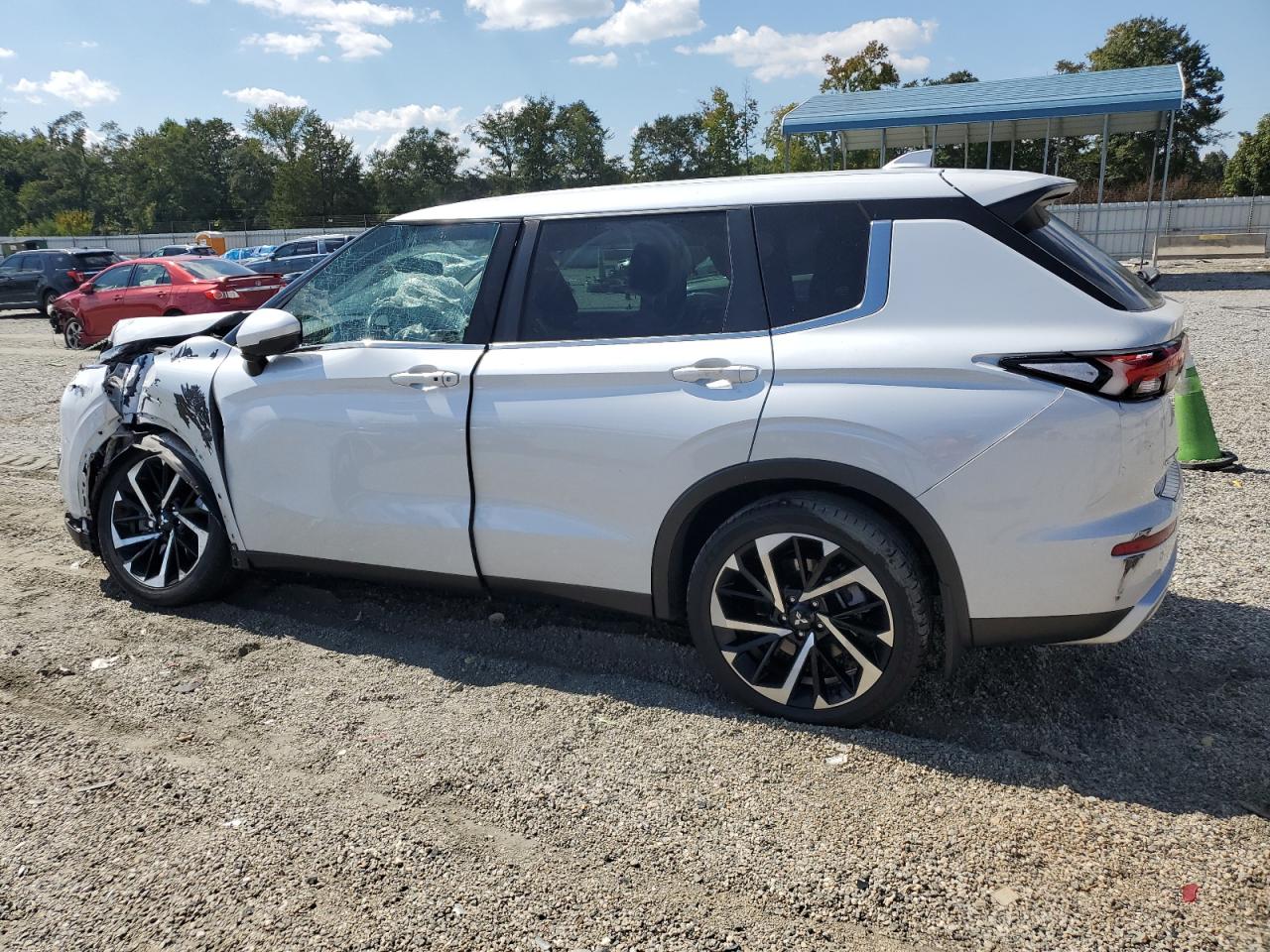 MITSUBISHI OUTLANDER SE