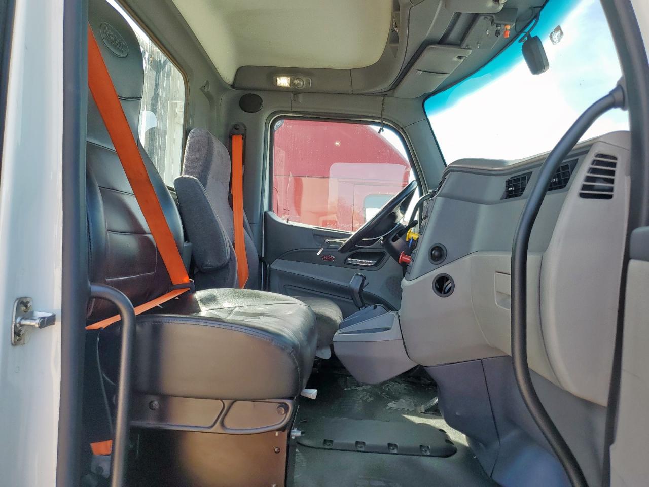 Lot #3312308775 2017 PETERBILT TRACTOR 579