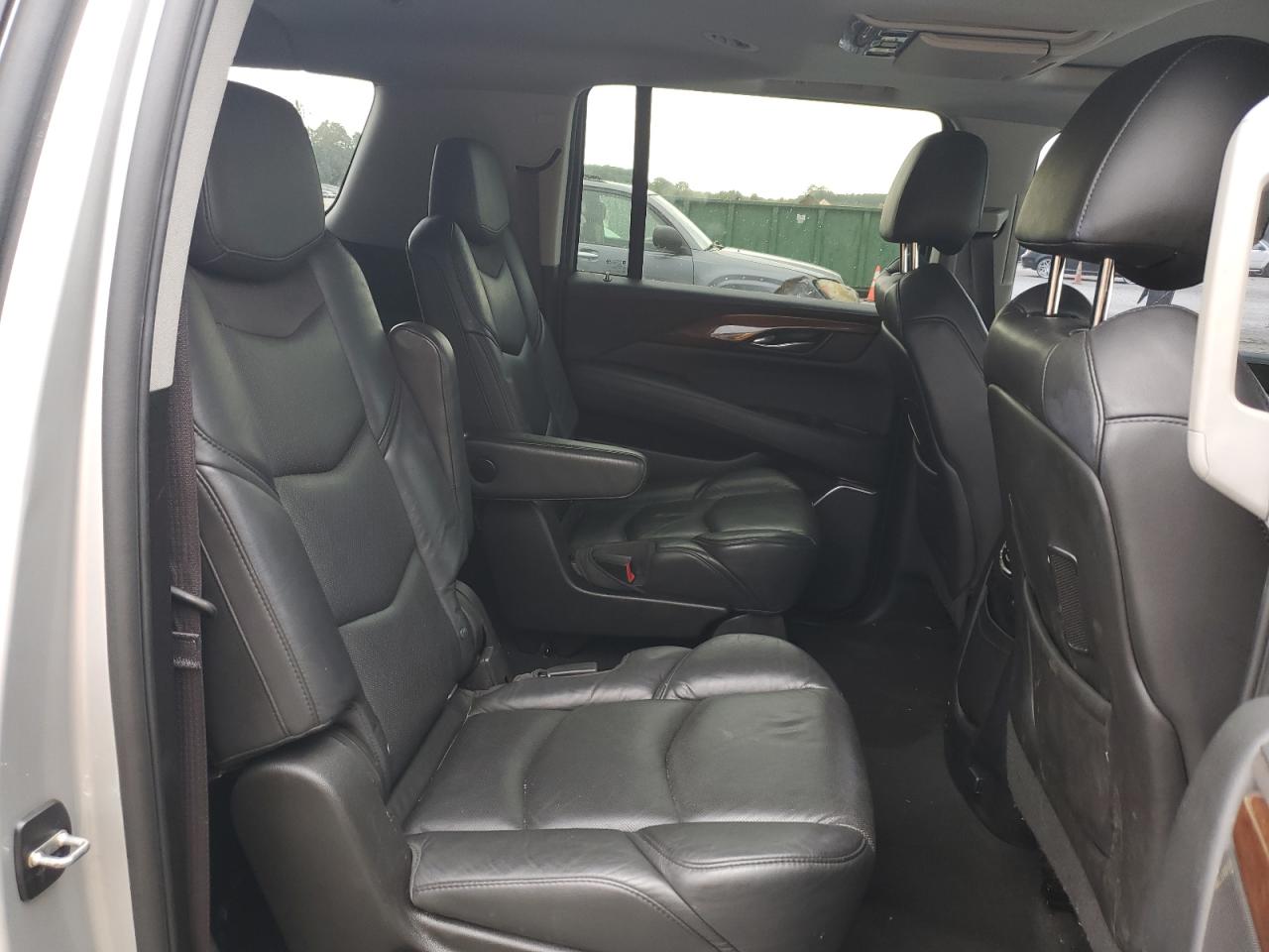 CADILLAC ESCALADE ESV LUXURY