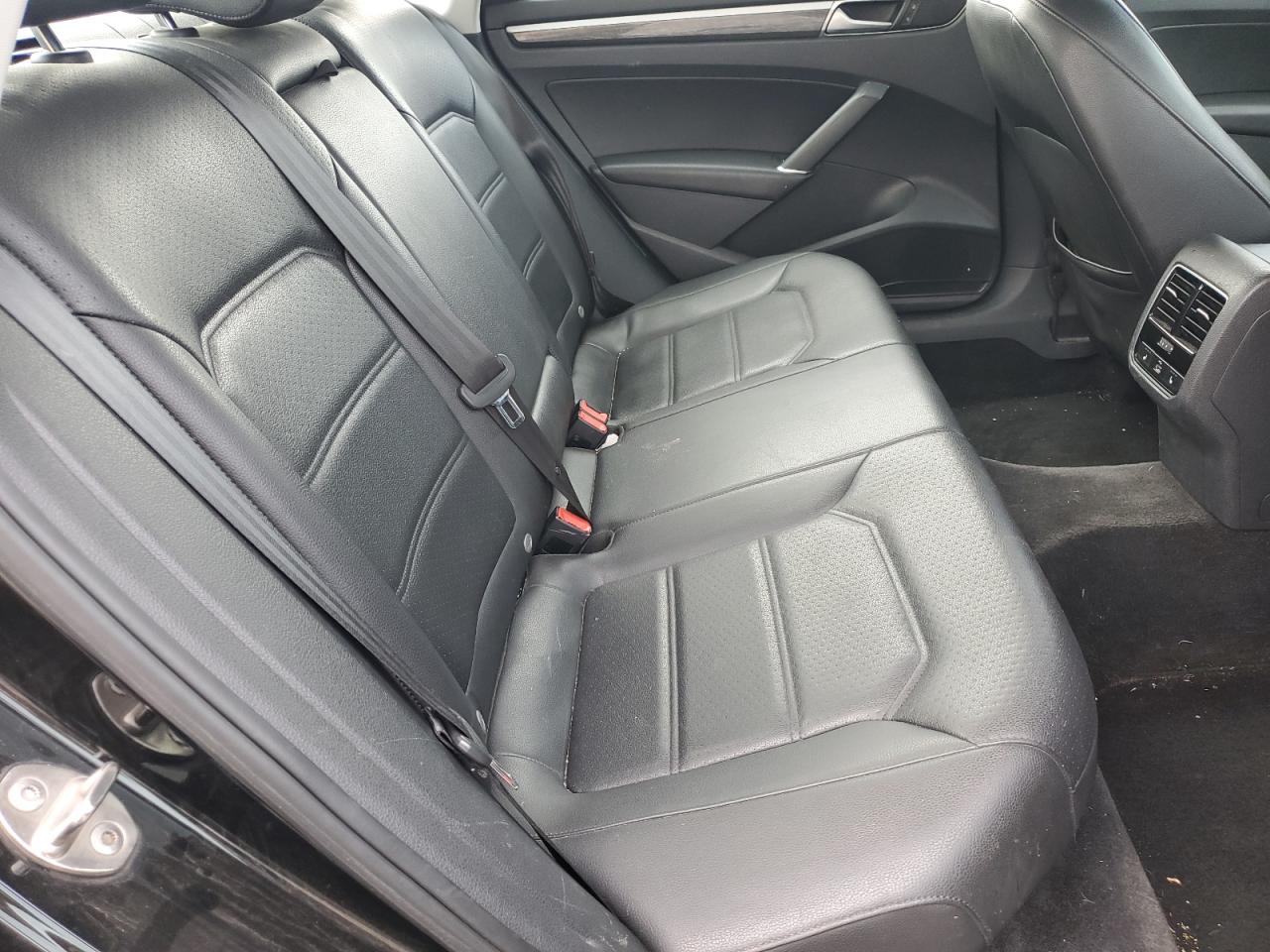 VOLKSWAGEN PASSAT SE