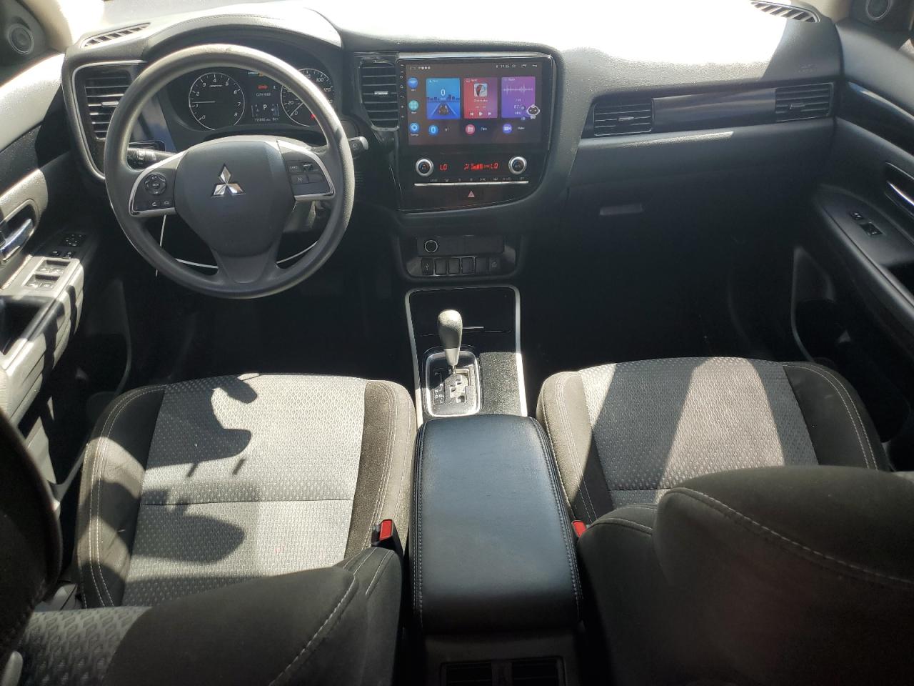 MITSUBISHI OUTLANDER SE
