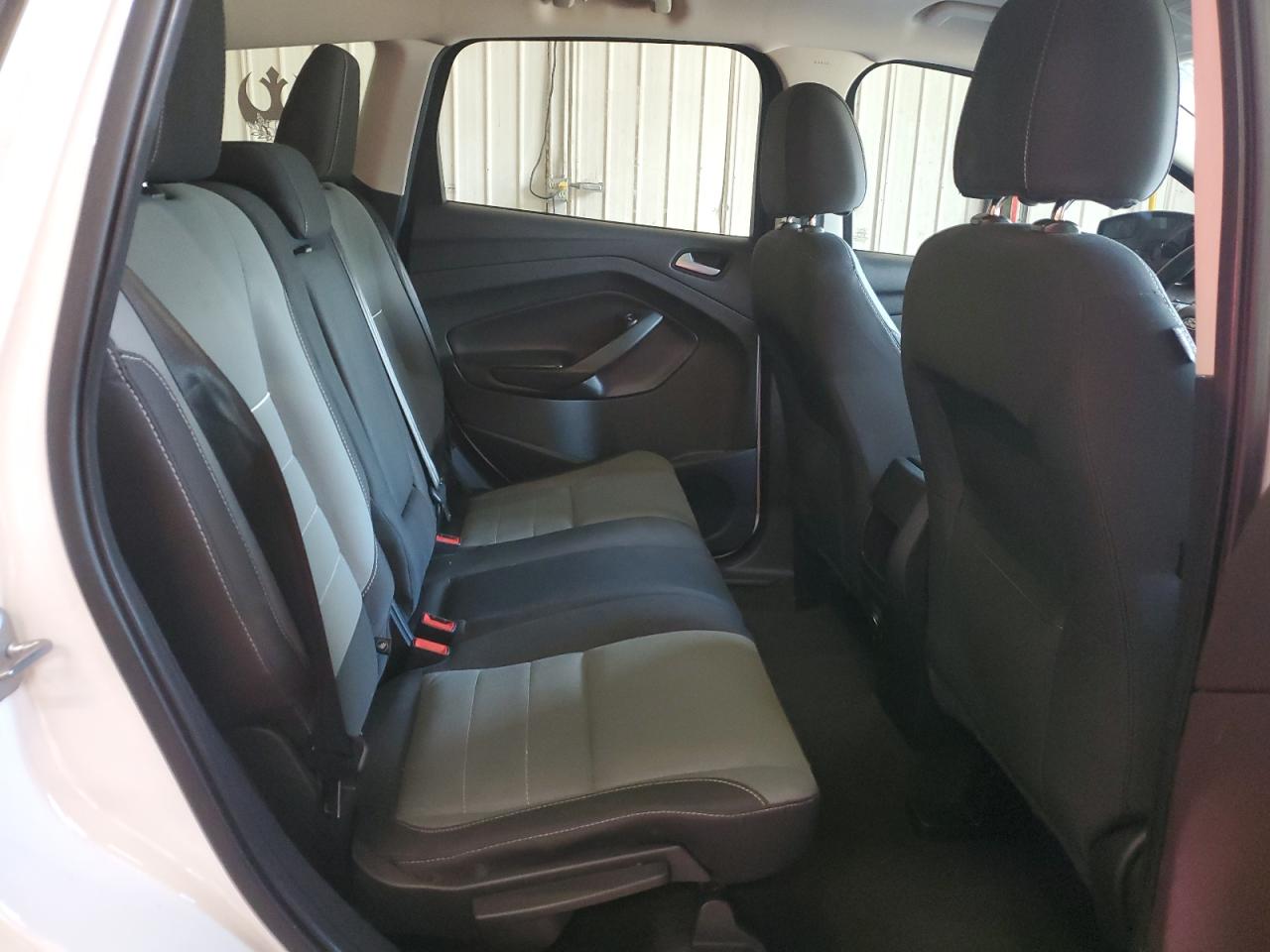 FORD ESCAPE SE