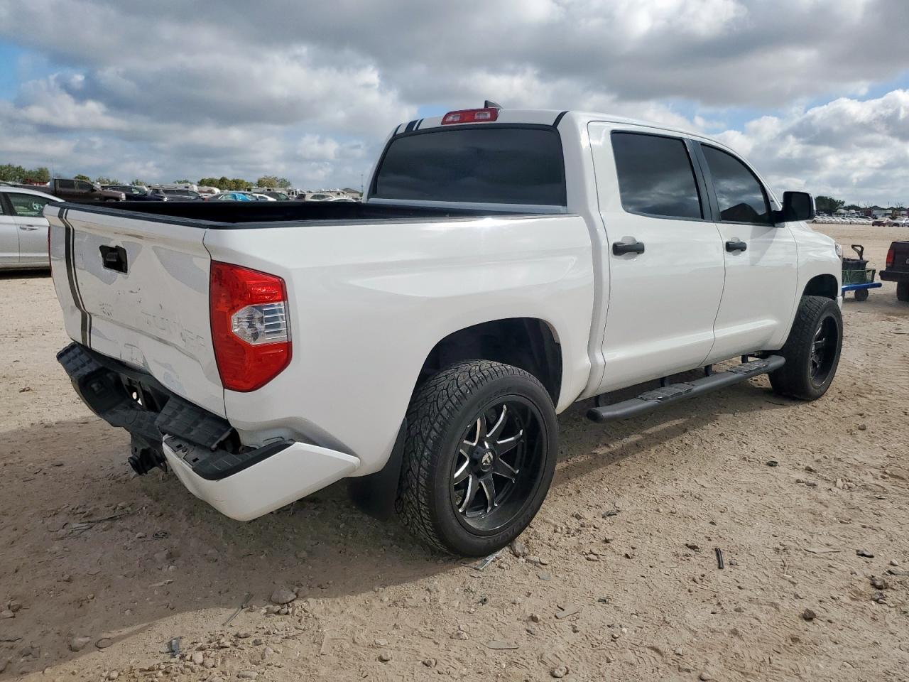 TOYOTA TUNDRA CREWMAX SR5