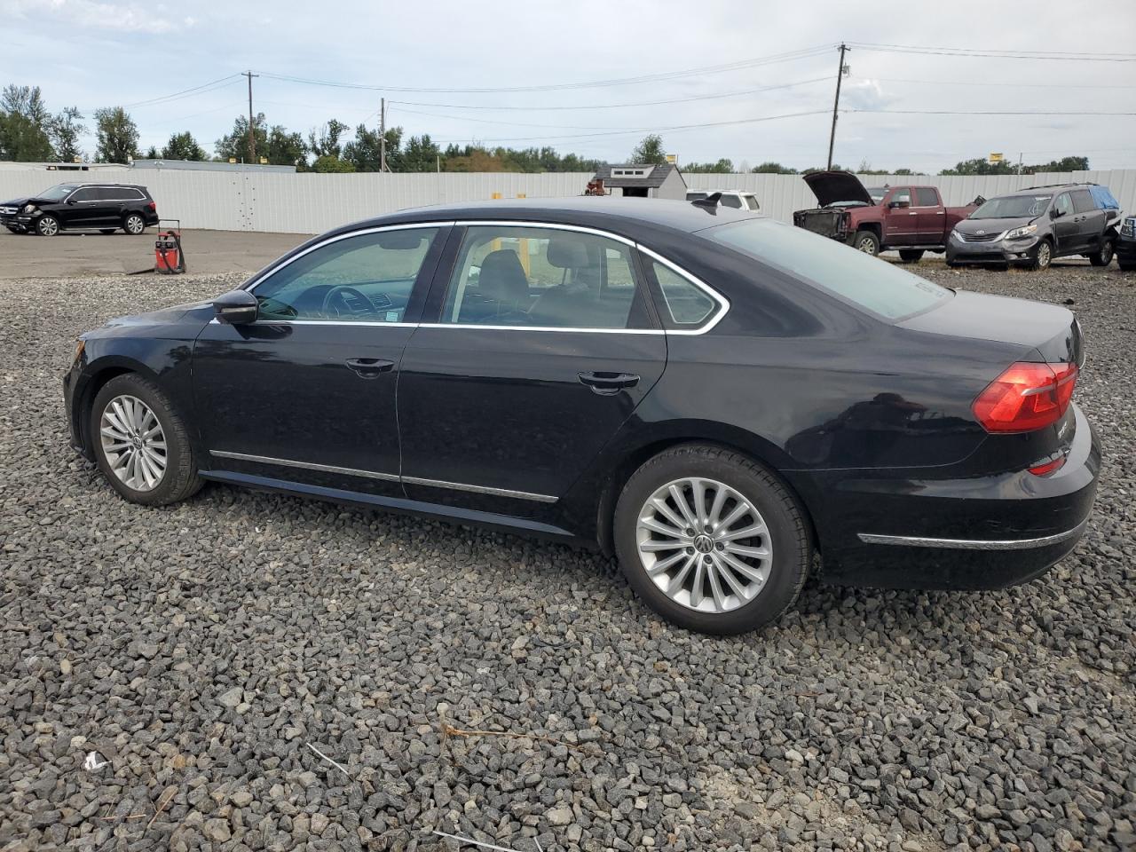 VOLKSWAGEN PASSAT SE