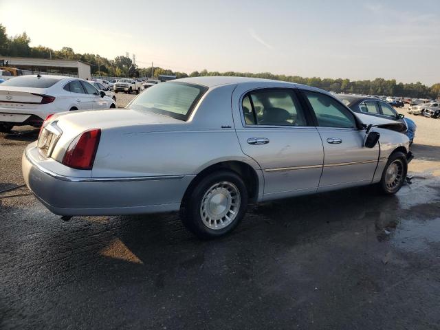 2002 LINCOLN TOWN CAR E #3303875724