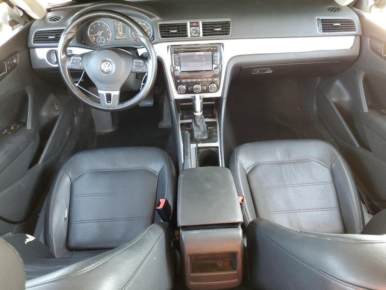 VOLKSWAGEN PASSAT SE