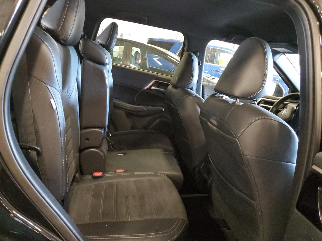 MITSUBISHI OUTLANDER SE