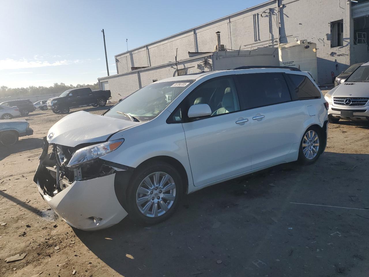 TOYOTA SIENNA XLE