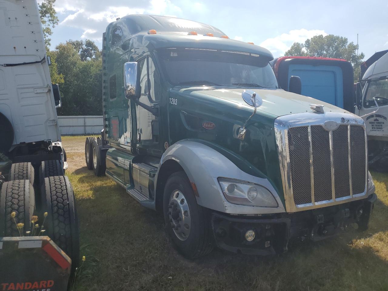 Lot #3245249609 2015 PETERBILT 587