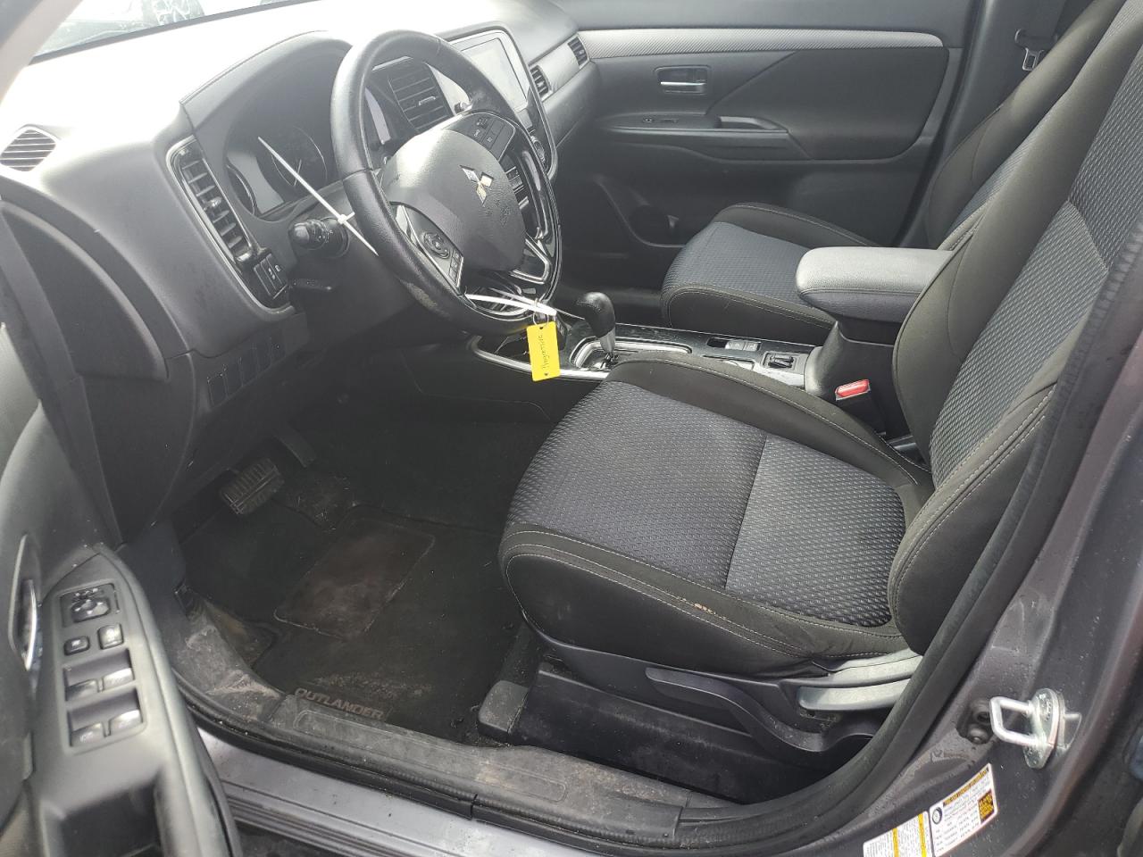 MITSUBISHI OUTLANDER SE