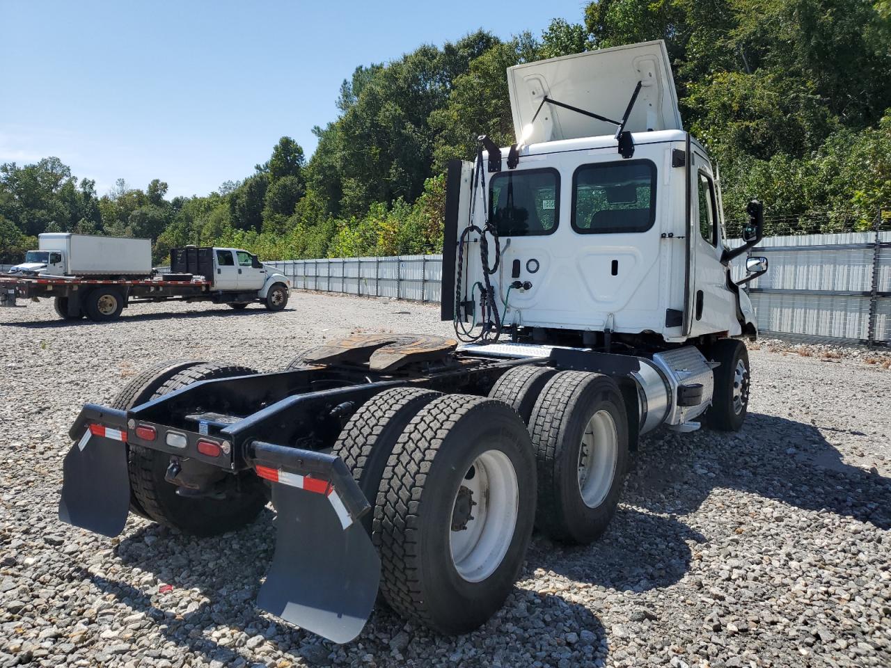 Lot #3283867416 2022 FREIGHTLINER CASCADIA 1