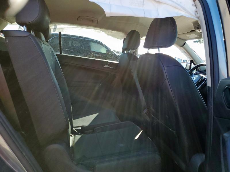 2018 VOLKSWAGEN TIGUAN SE 3VV3B7AX9JM170529