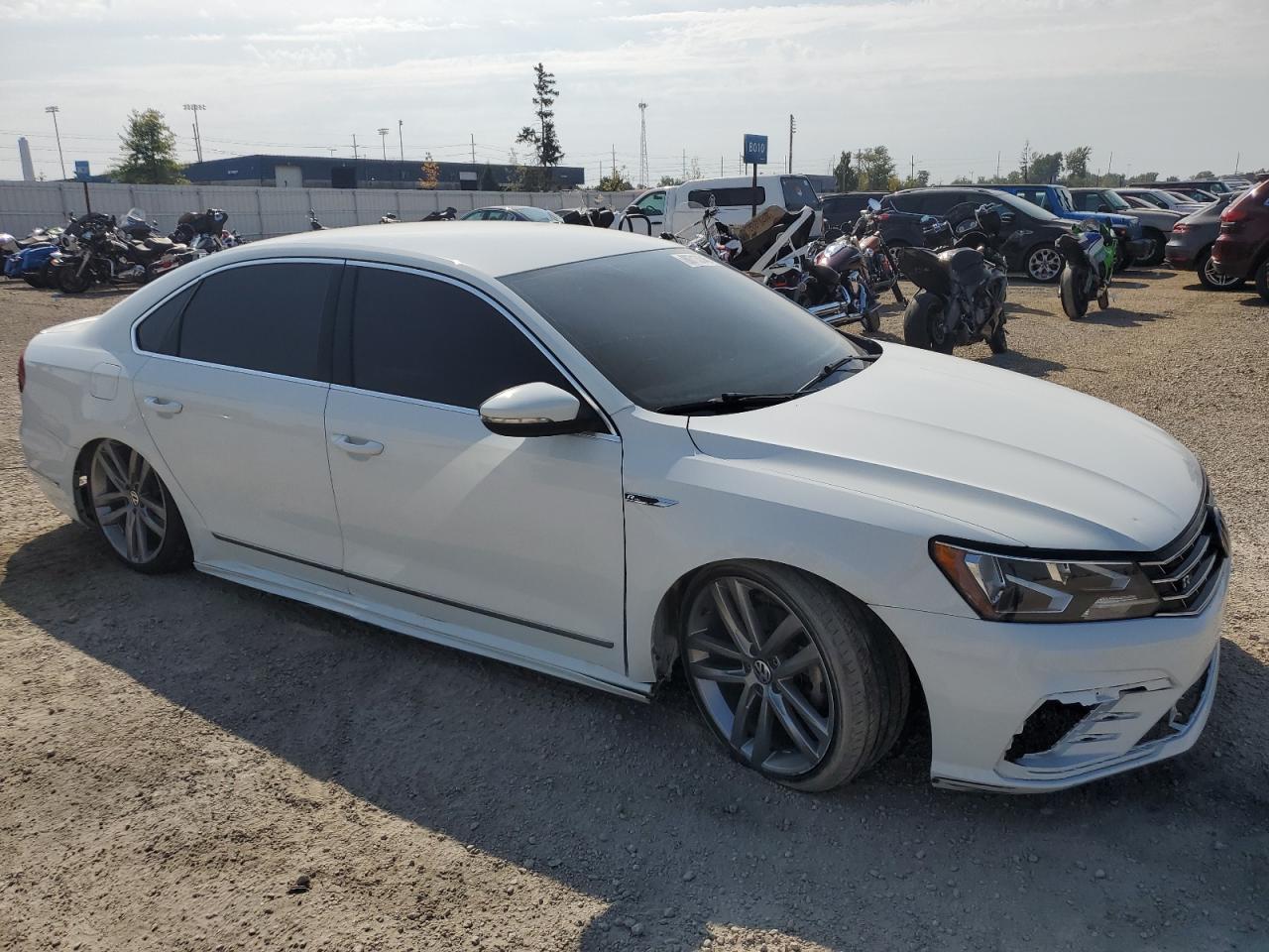 VOLKSWAGEN PASSAT R-LINE