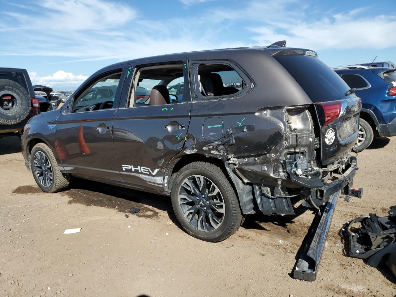 MITSUBISHI OUTLANDER SE