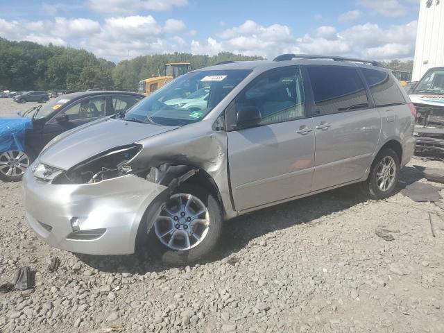 TOYOTA SIENNA LE
