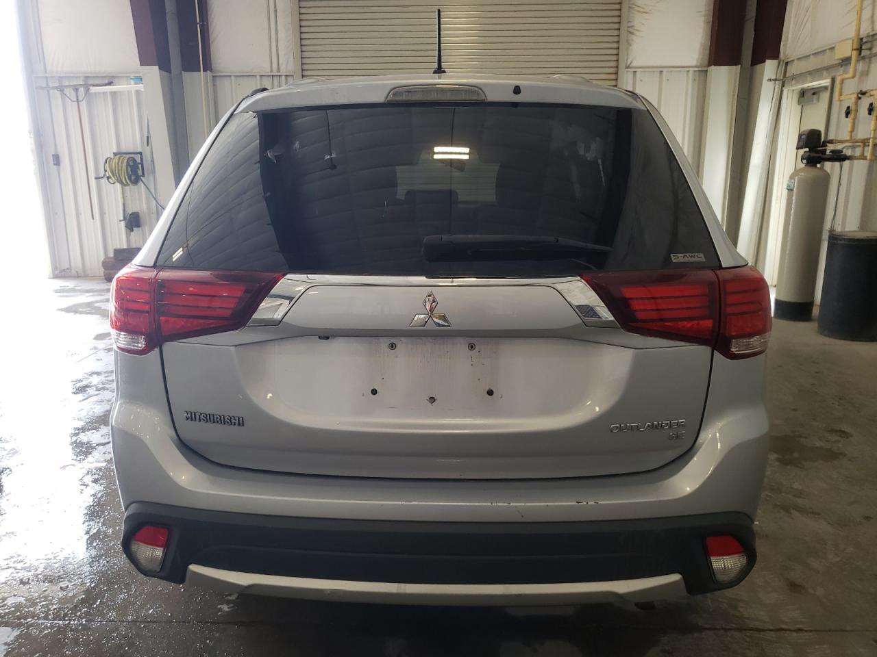 MITSUBISHI OUTLANDER SE