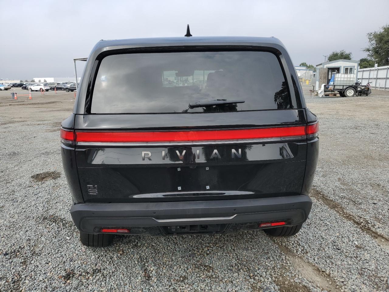 RIVIAN R1S ADVENTURE