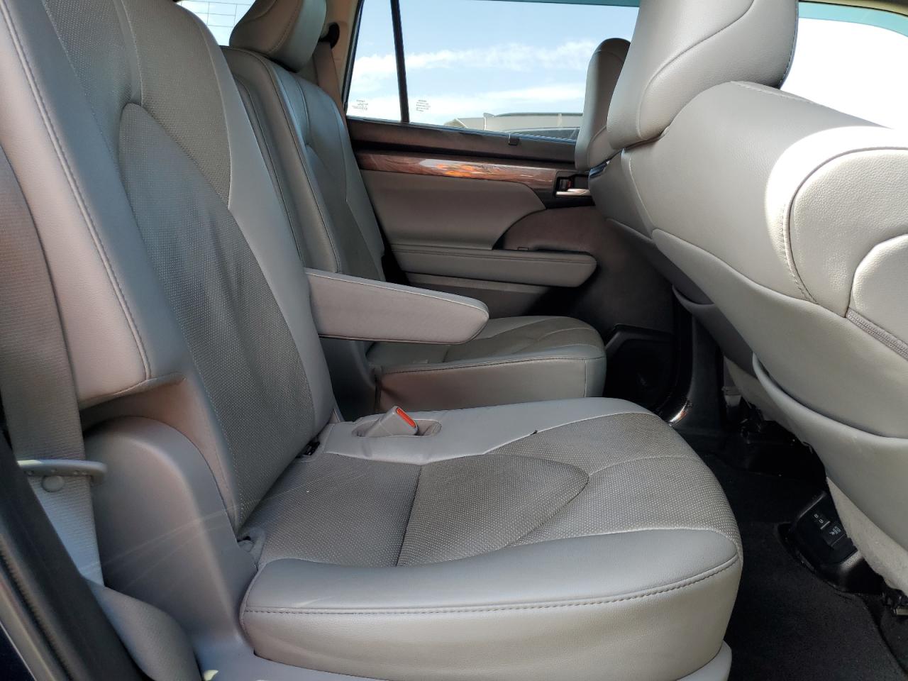 TOYOTA HIGHLANDER HYBRID LIMITED