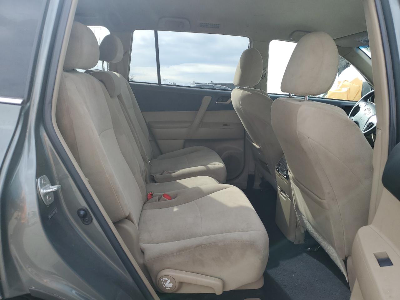 TOYOTA HIGHLANDER BASE