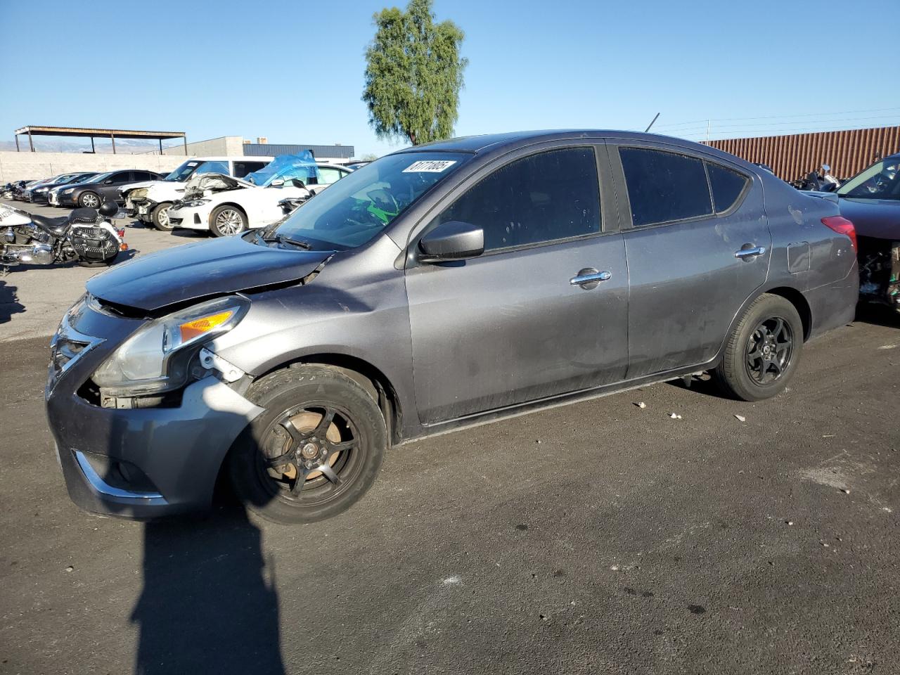 Lot #3280839386 2018 NISSAN VERSA S