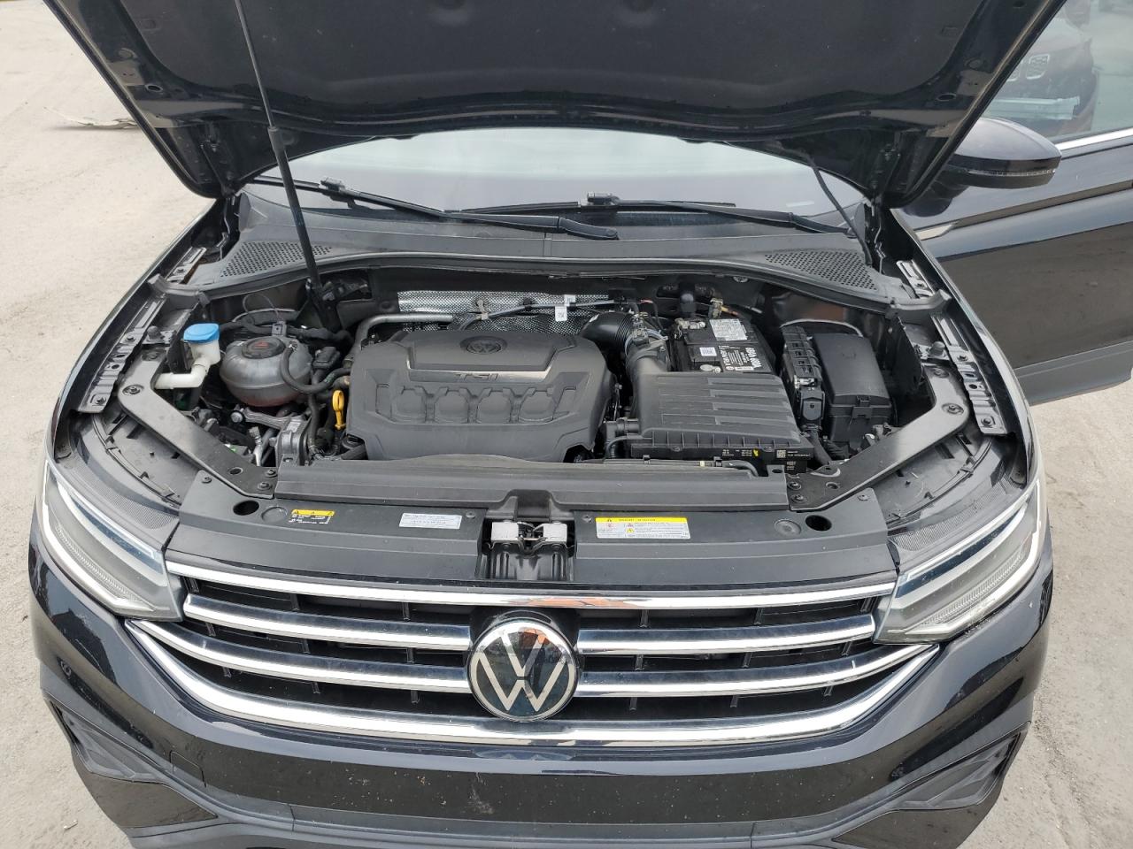 VOLKSWAGEN TIGUAN SE