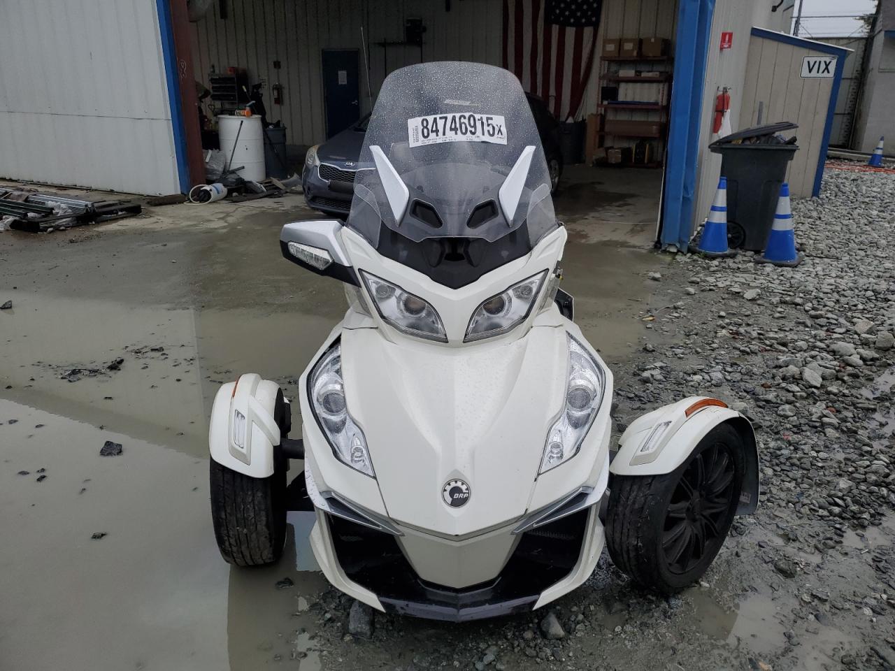 Lot #3286588201 2015 CAN-AM SPYDER ROA