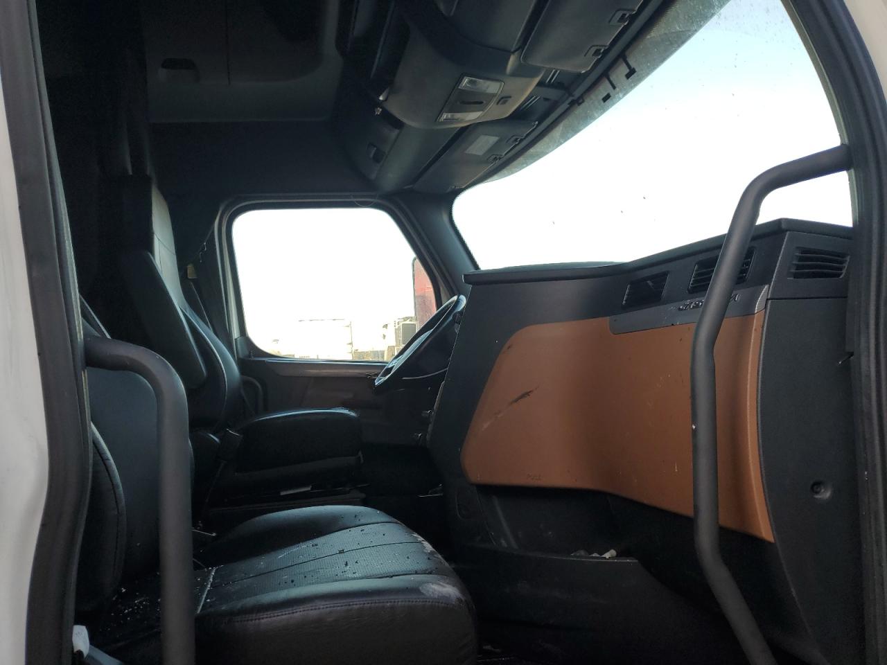 Lot #3284047818 2021 FREIGHTLINER CASCADIA 1