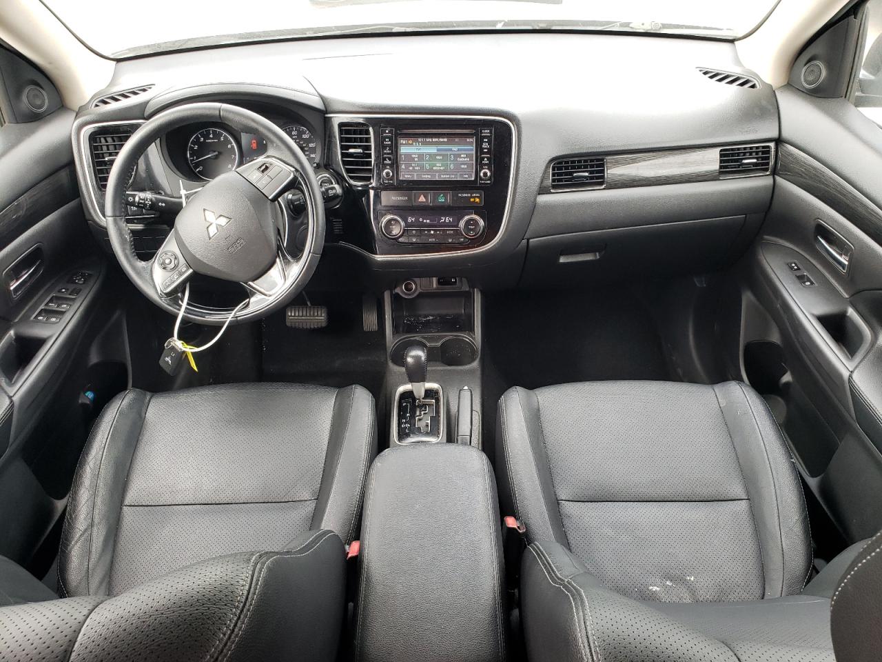 MITSUBISHI OUTLANDER SE