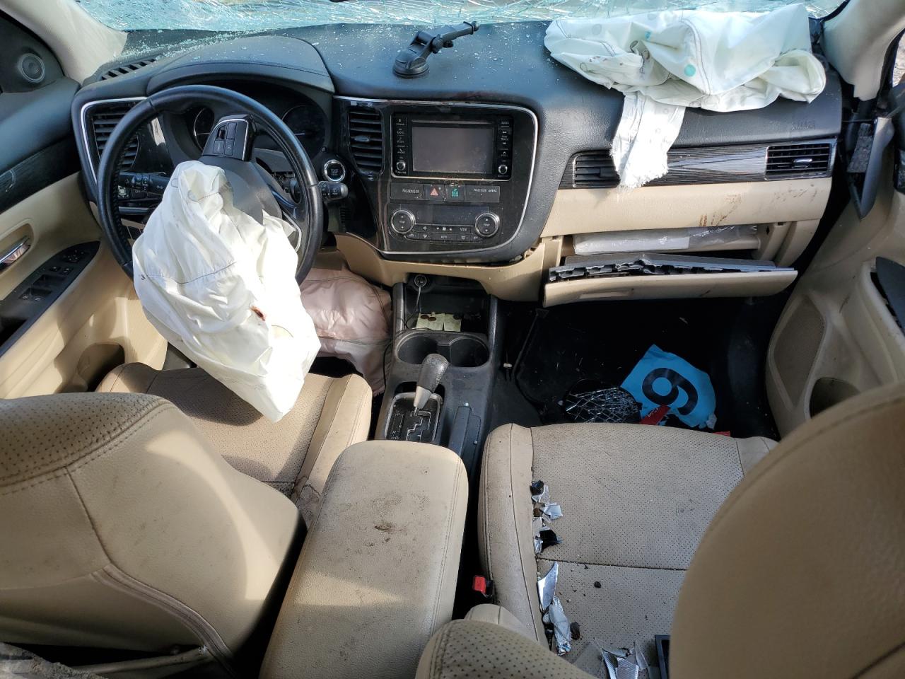 MITSUBISHI OUTLANDER SE