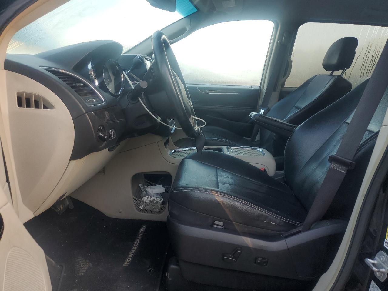 CHRYSLER TOWN & COUNTRY TOURING L