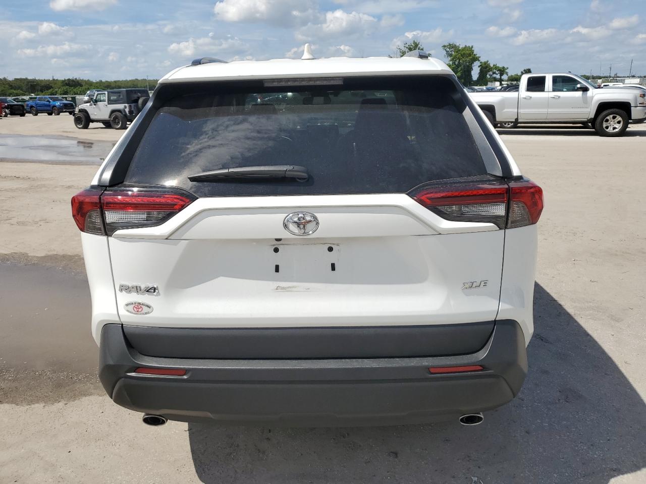 TOYOTA RAV4 XLE PREMIUM