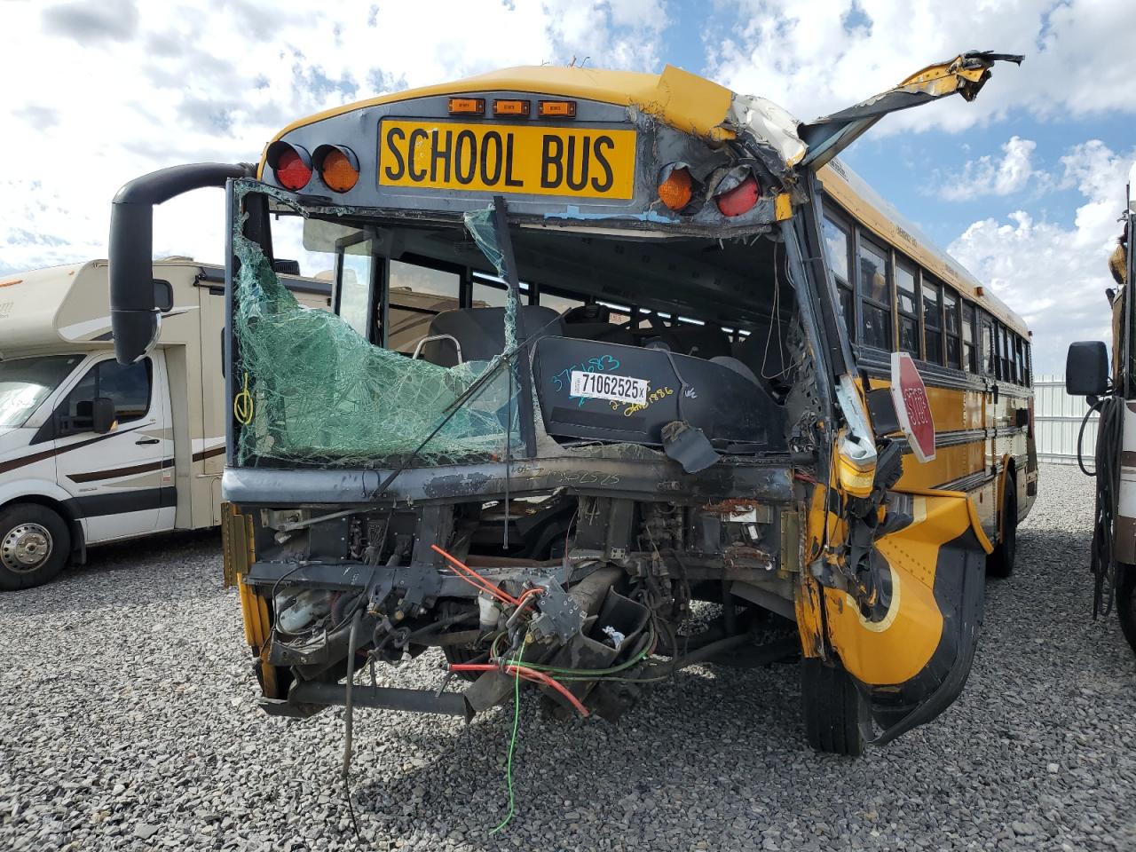 Lot #3265083896 2005 THOMAS SCHOOL BUS