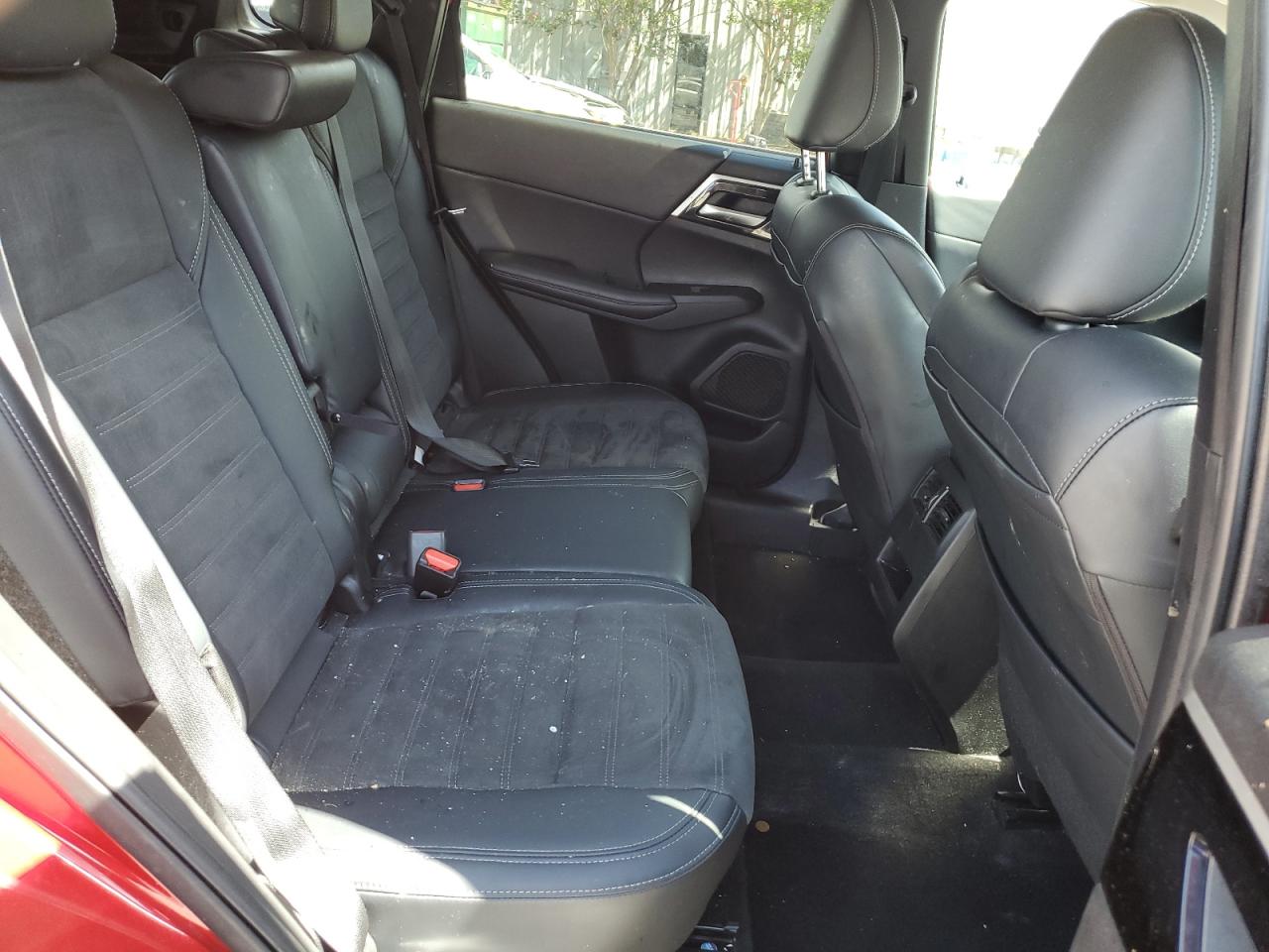 MITSUBISHI OUTLANDER SE