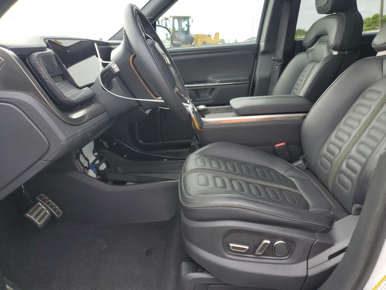 RIVIAN R1S ADVENTURE