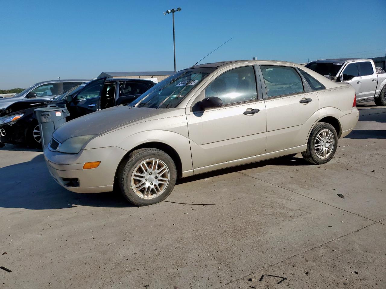 Lot #3310418997 2007 FORD FOCUS ZX4