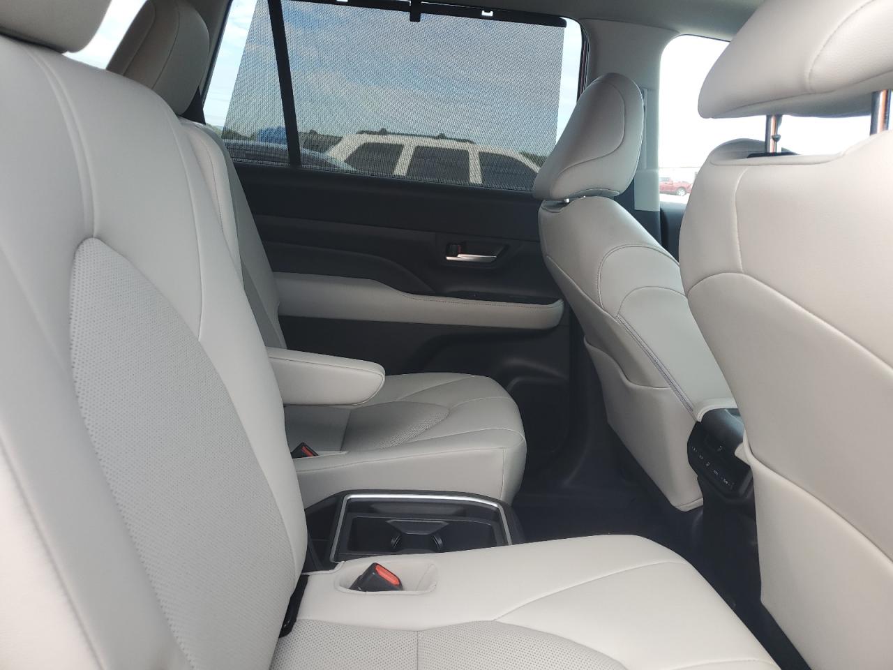 TOYOTA HIGHLANDER LE