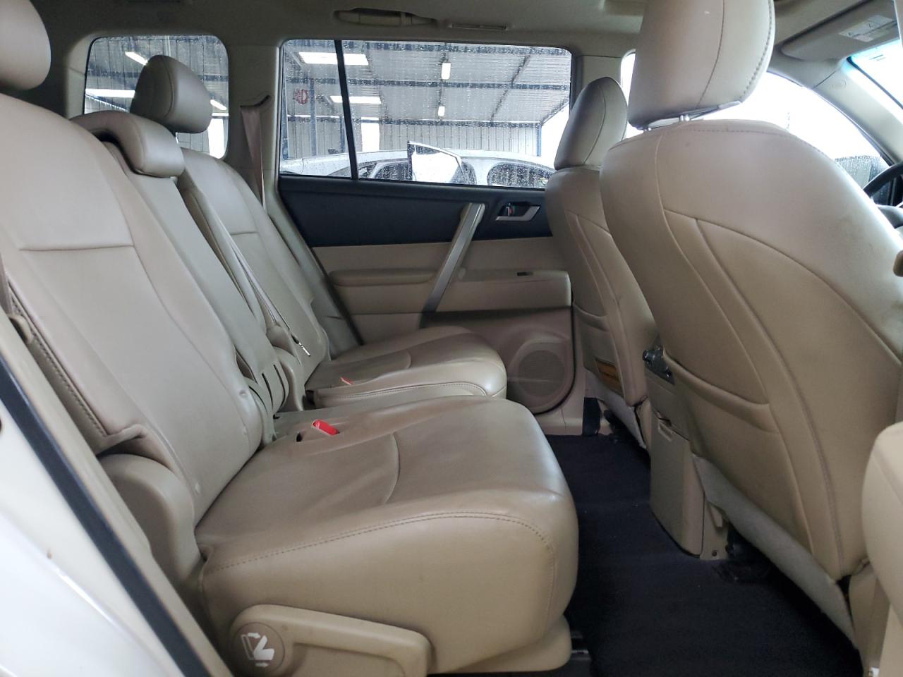 TOYOTA HIGHLANDER BASE