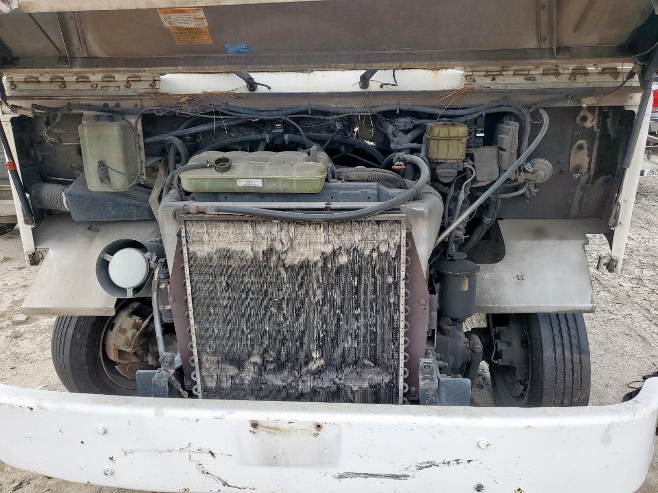 Lot #3316703417 2004 FREIGHTLINER CHASSIS M