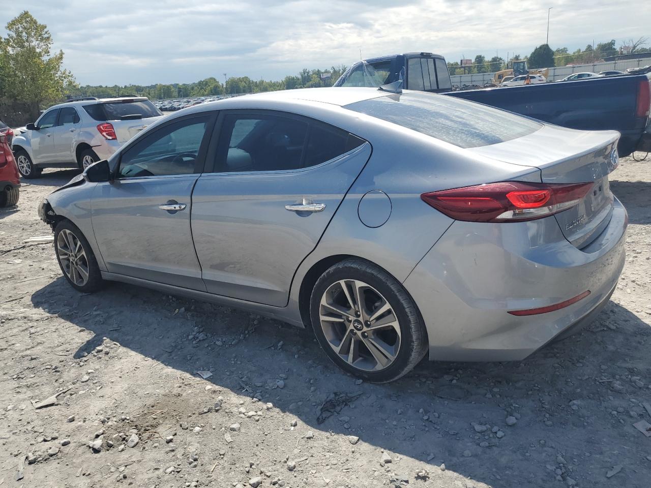 HYUNDAI ELANTRA SE