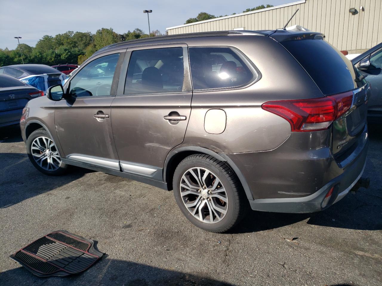 MITSUBISHI OUTLANDER SE