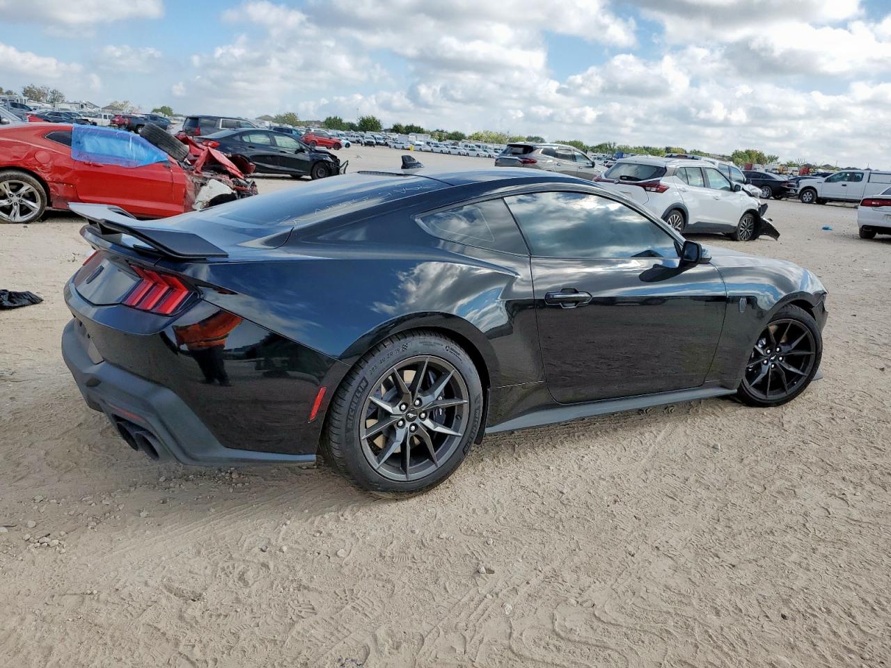 FORD MUSTANG DARK HORSE